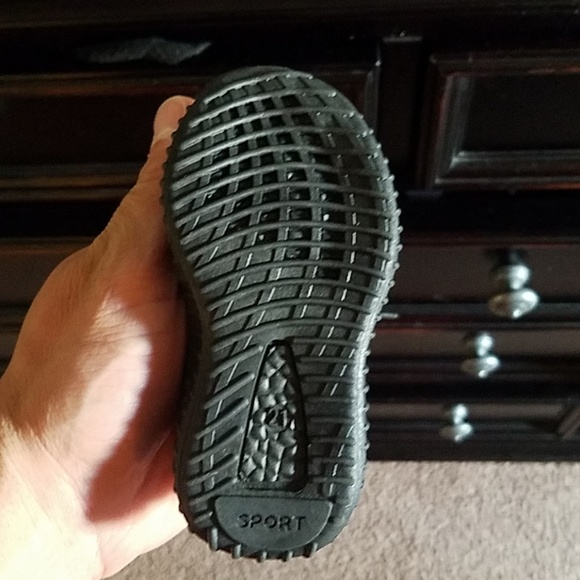 Baby size 21 yizzels 12-18 months - Picture 2 of 4